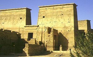 Pylone des Isis-Tempels